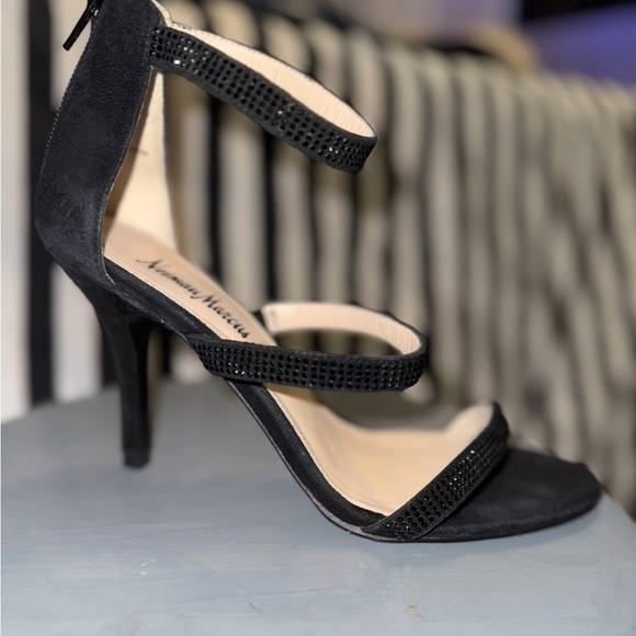 Neiman Marcus
Suede Crystal Embellishments Strappy Heeled Sandal Black Size 8 - Picture 5 of 9